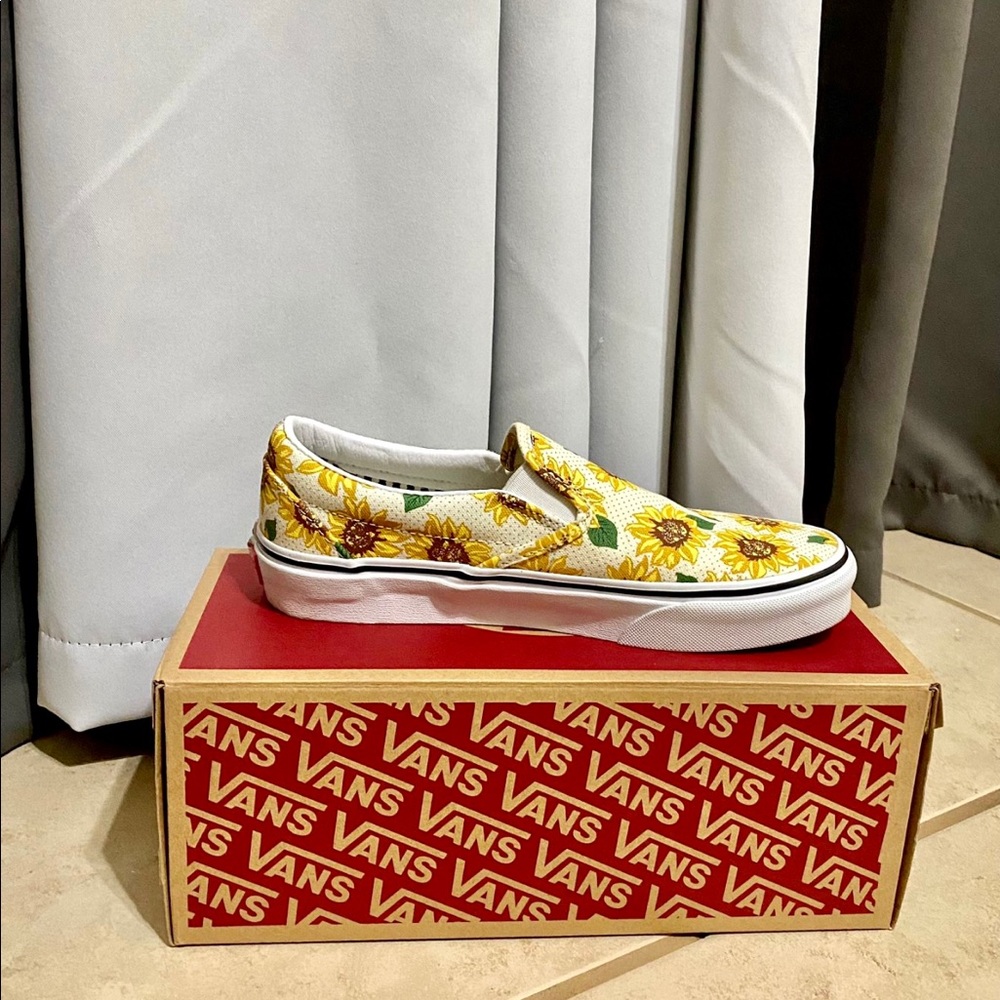 Classic Slip-On Vans- Sunflower Edition